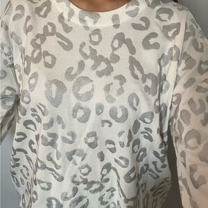 Oddi White and Gray Pattern Sweater with Side Sipper